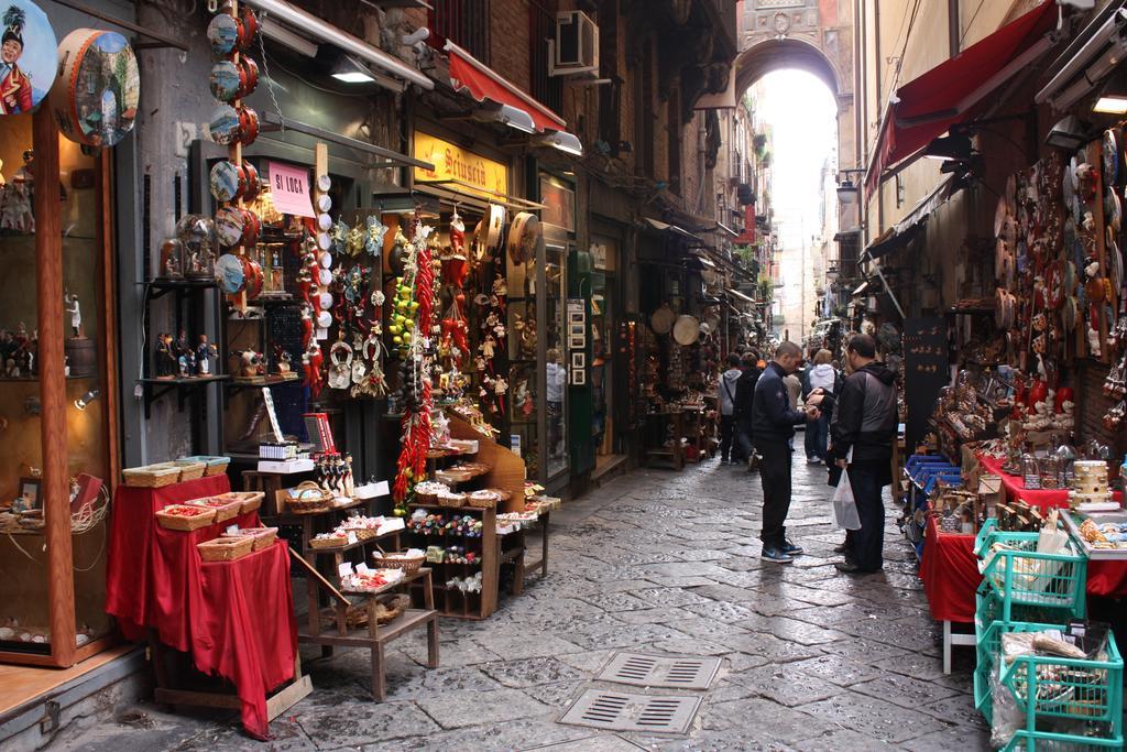 Le Mummarelle 64 Naples